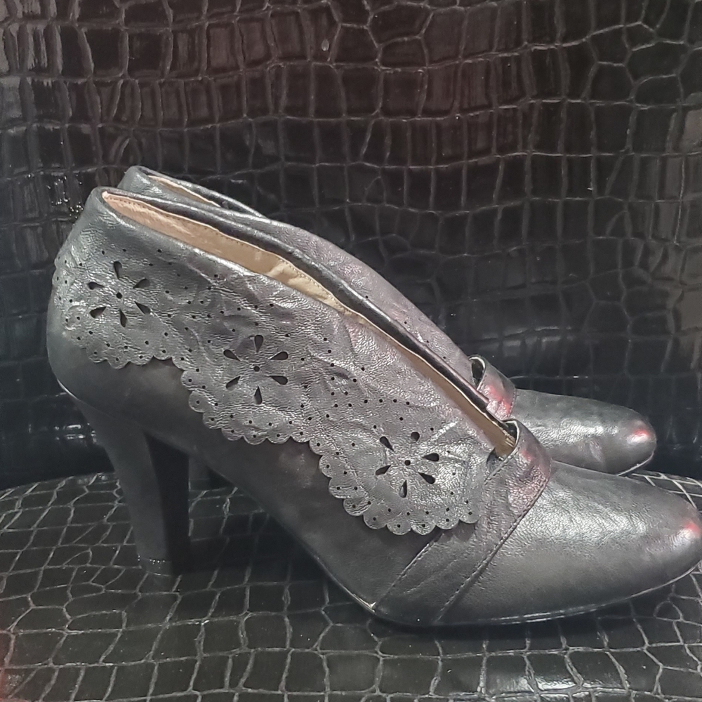 Irregular Choice Metallic Gray Heels